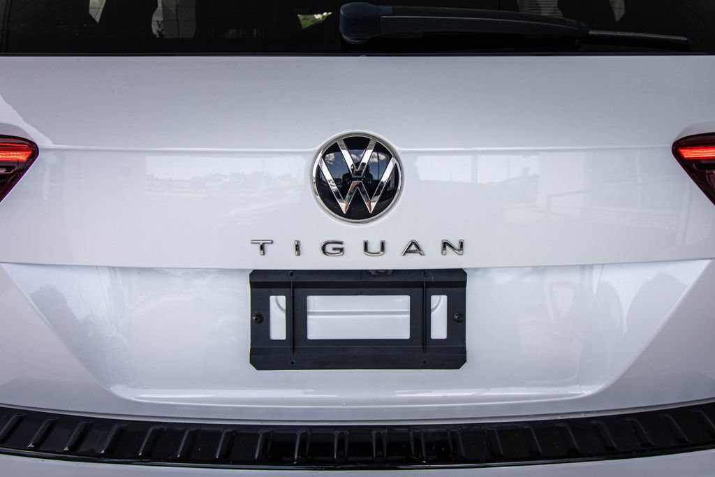 Certified 2023 Volkswagen Tiguan SE R-Line FWD image 15