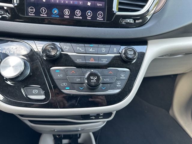 Used 2019 Chrysler Pacifica Touring-L w/ Advanced Safetytec Group image 12