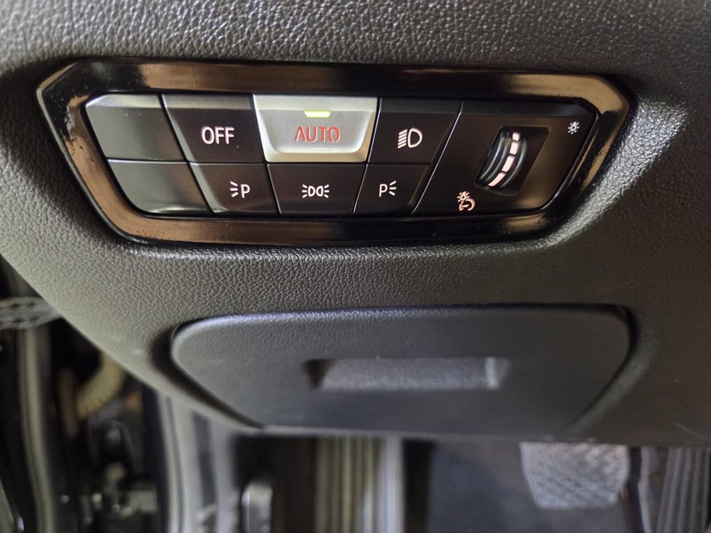 Used 2020 BMW 330i Sedan w/ Driving Assistance Package RWD image 17