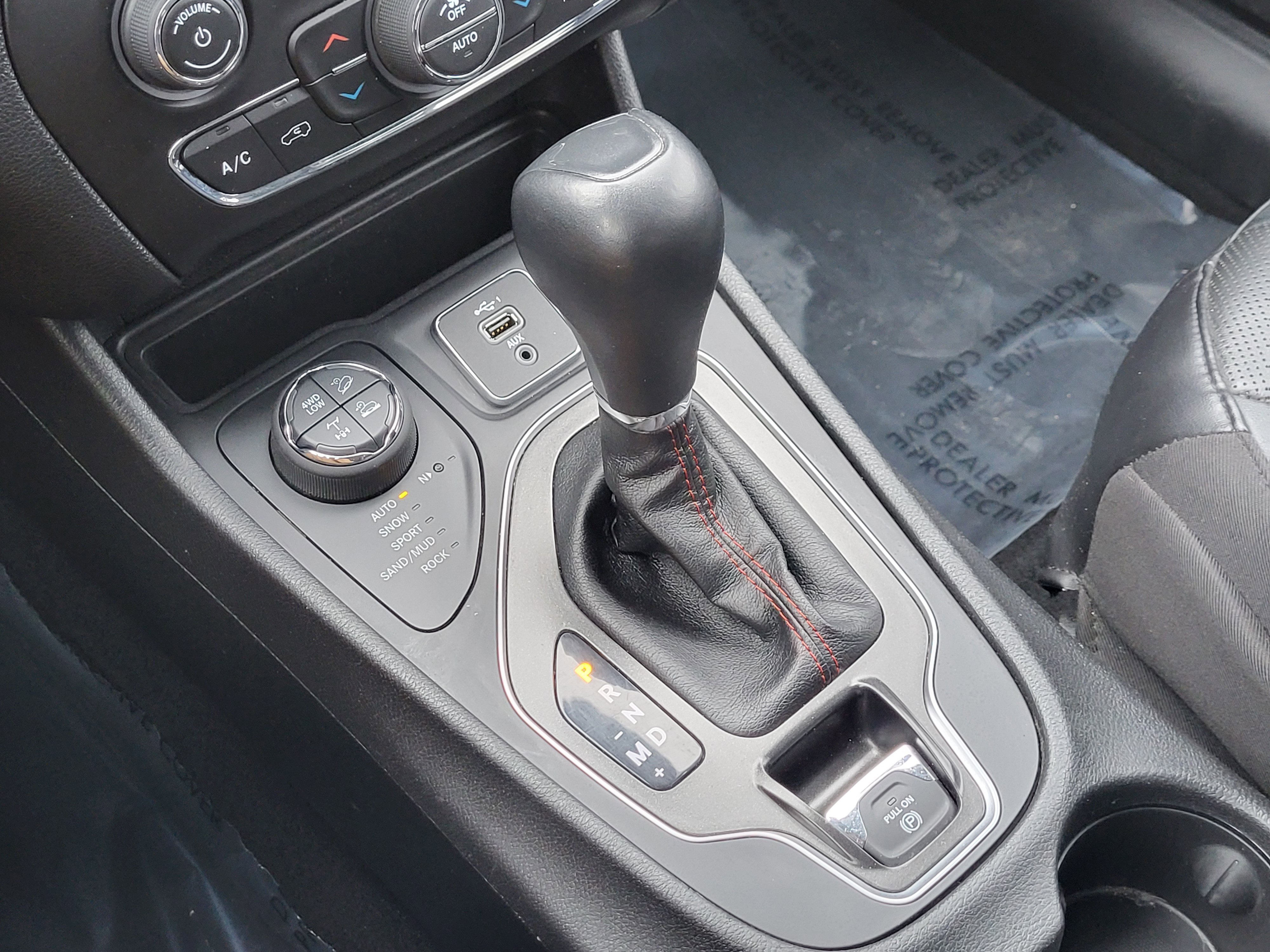 Used 2020 Jeep Cherokee Trailhawk image 19