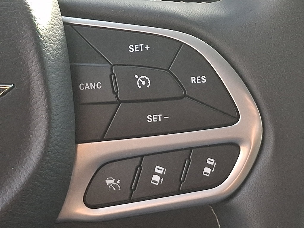 Used 2024 Chrysler Pacifica Touring-L FWD image 21