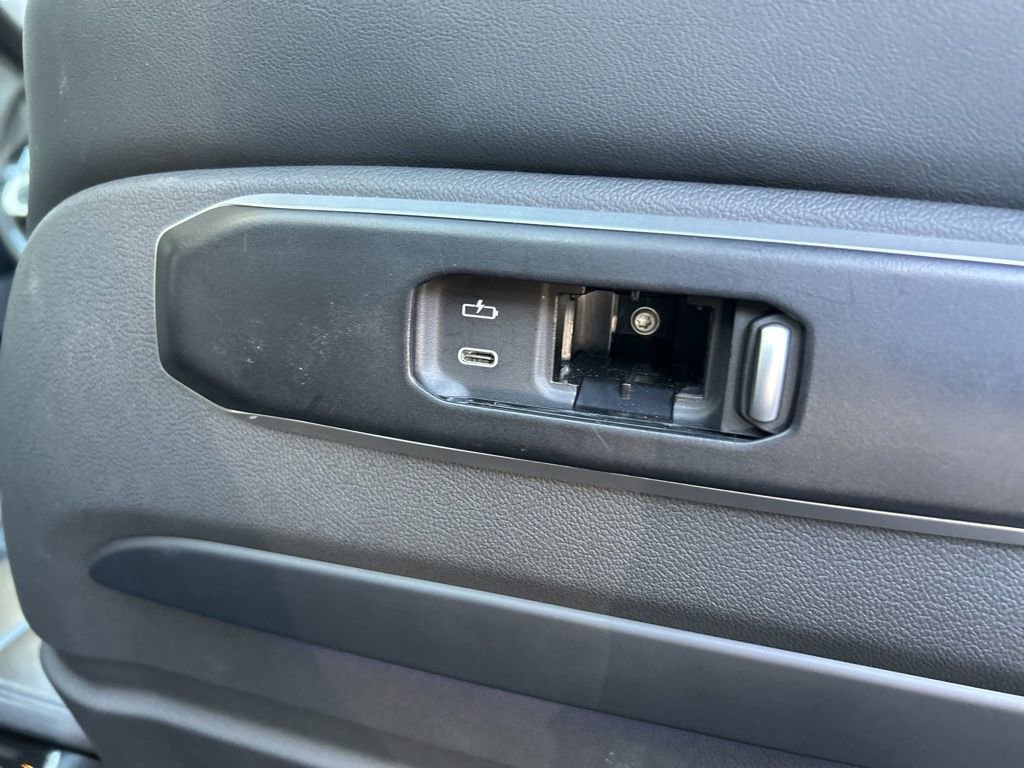 Used 2024 BMW X7 xDrive40i w/ M Sport Package image 34