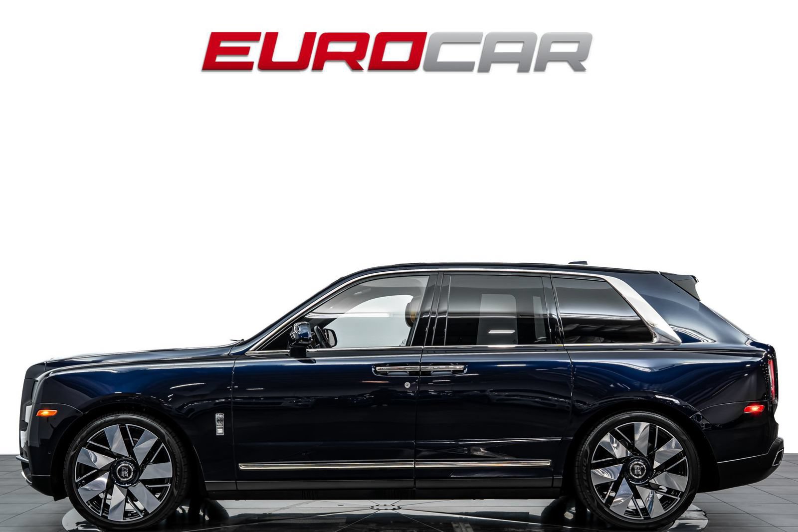 Used 2019 Rolls-Royce Cullinan AWD/4WD image 2