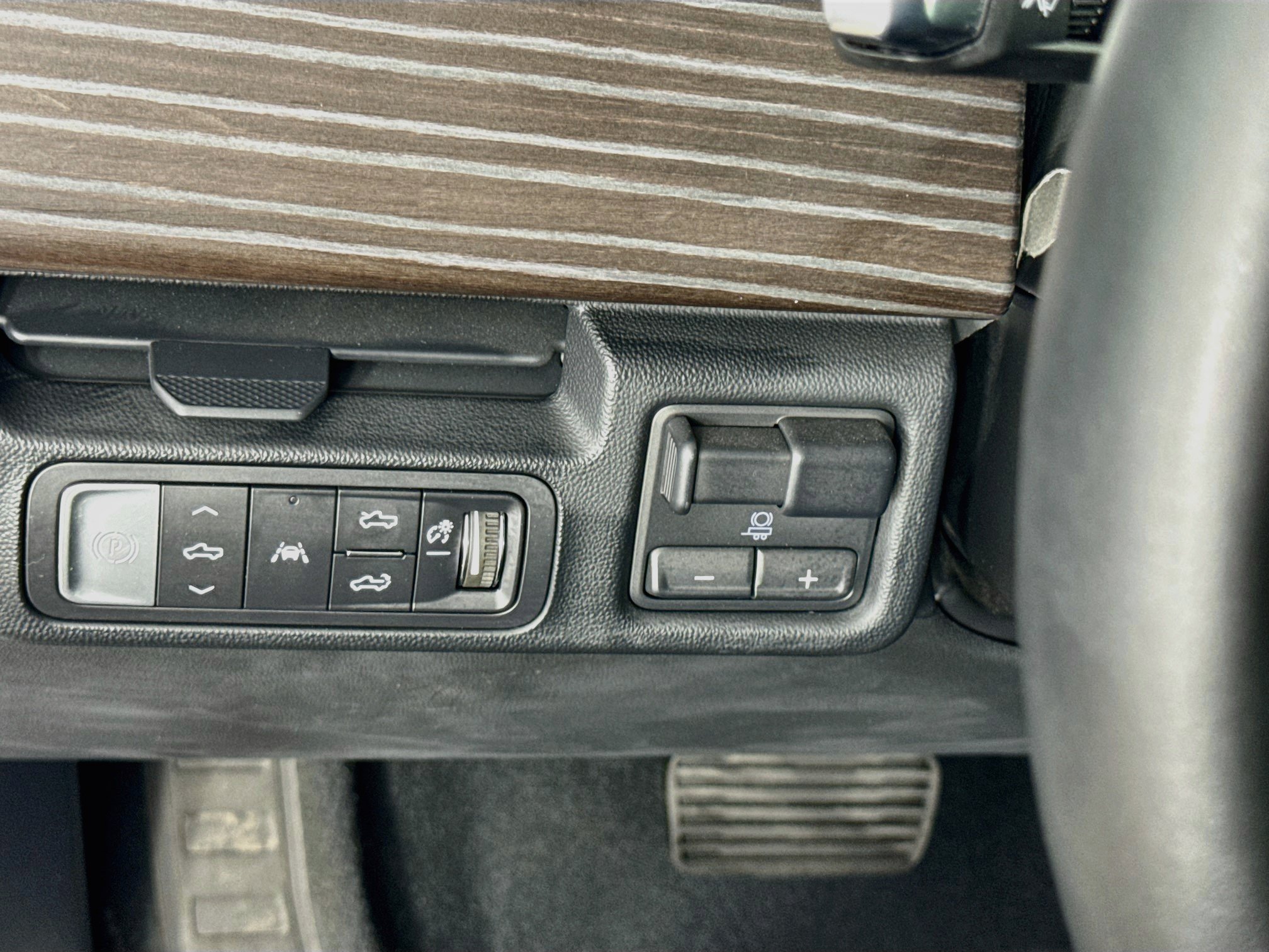 Used 2025 GMC Sierra EV Denali AWD/4WD image 12