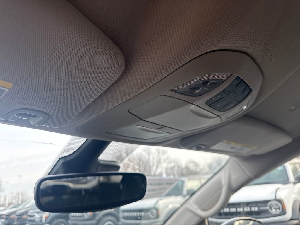 Used 2023 Chrysler Voyager LX FWD image 37