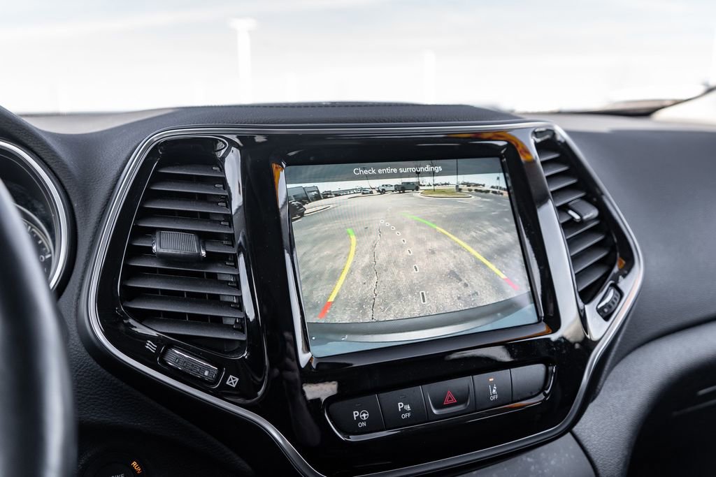 Used 2021 Jeep Cherokee Limited image 32