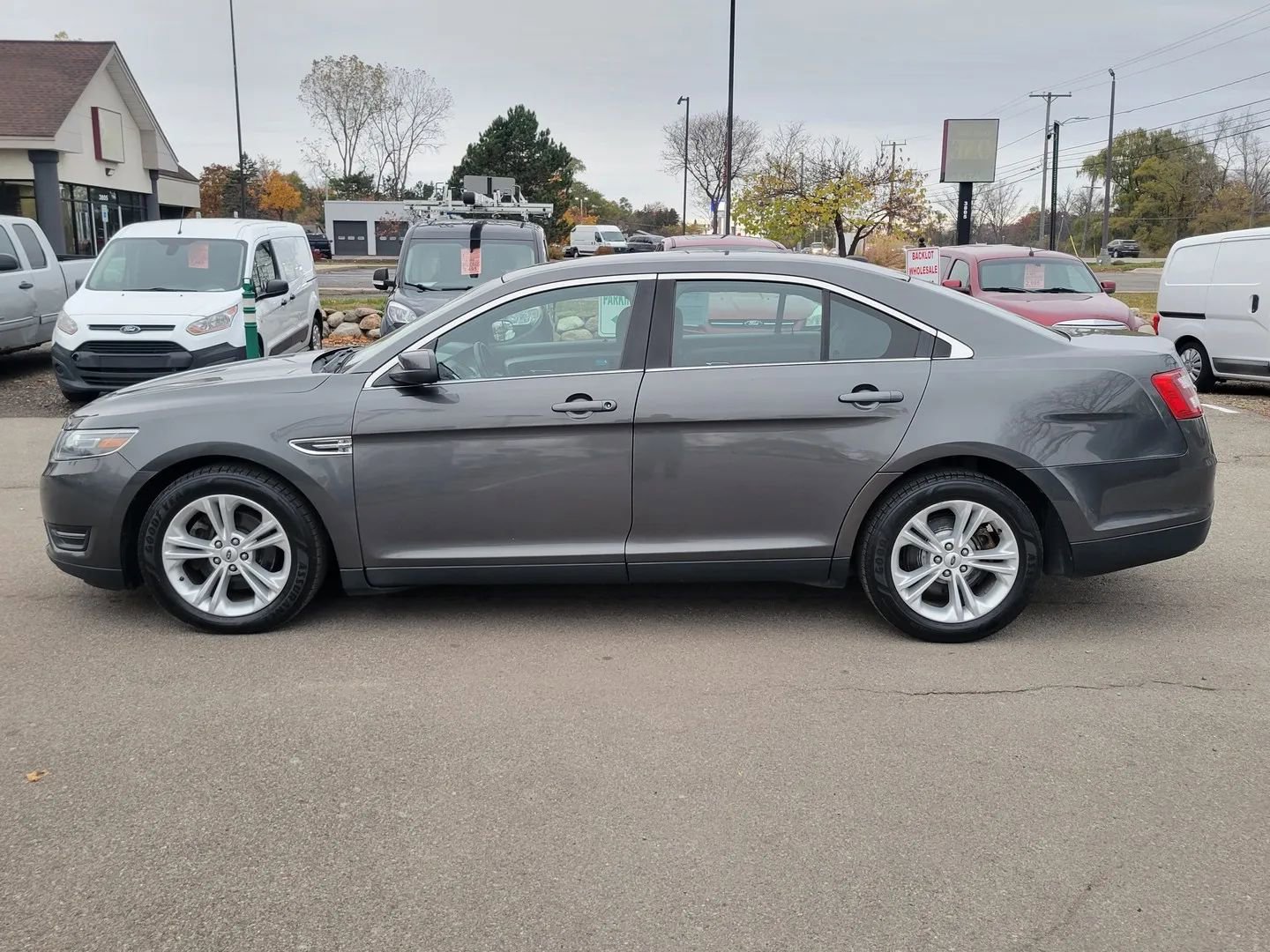 Used 2017 Ford Taurus SEL AWD/4WD image 7