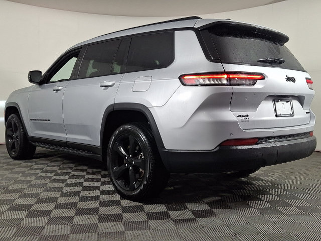 Used 2025 Jeep Grand Cherokee L Limited w/ Black Appearance Package AWD/4WD image 7