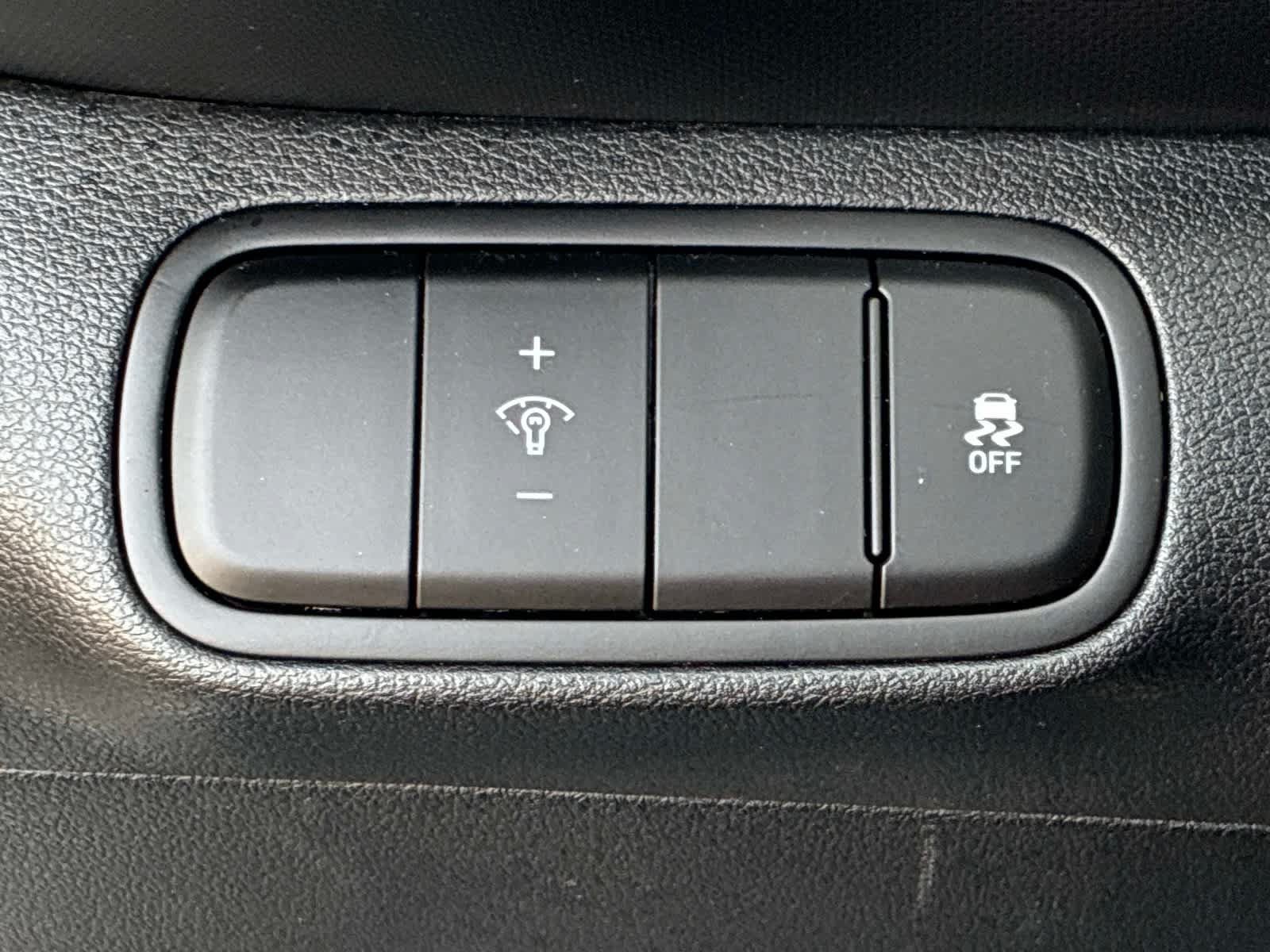Used 2025 Hyundai Venue SEL FWD image 28