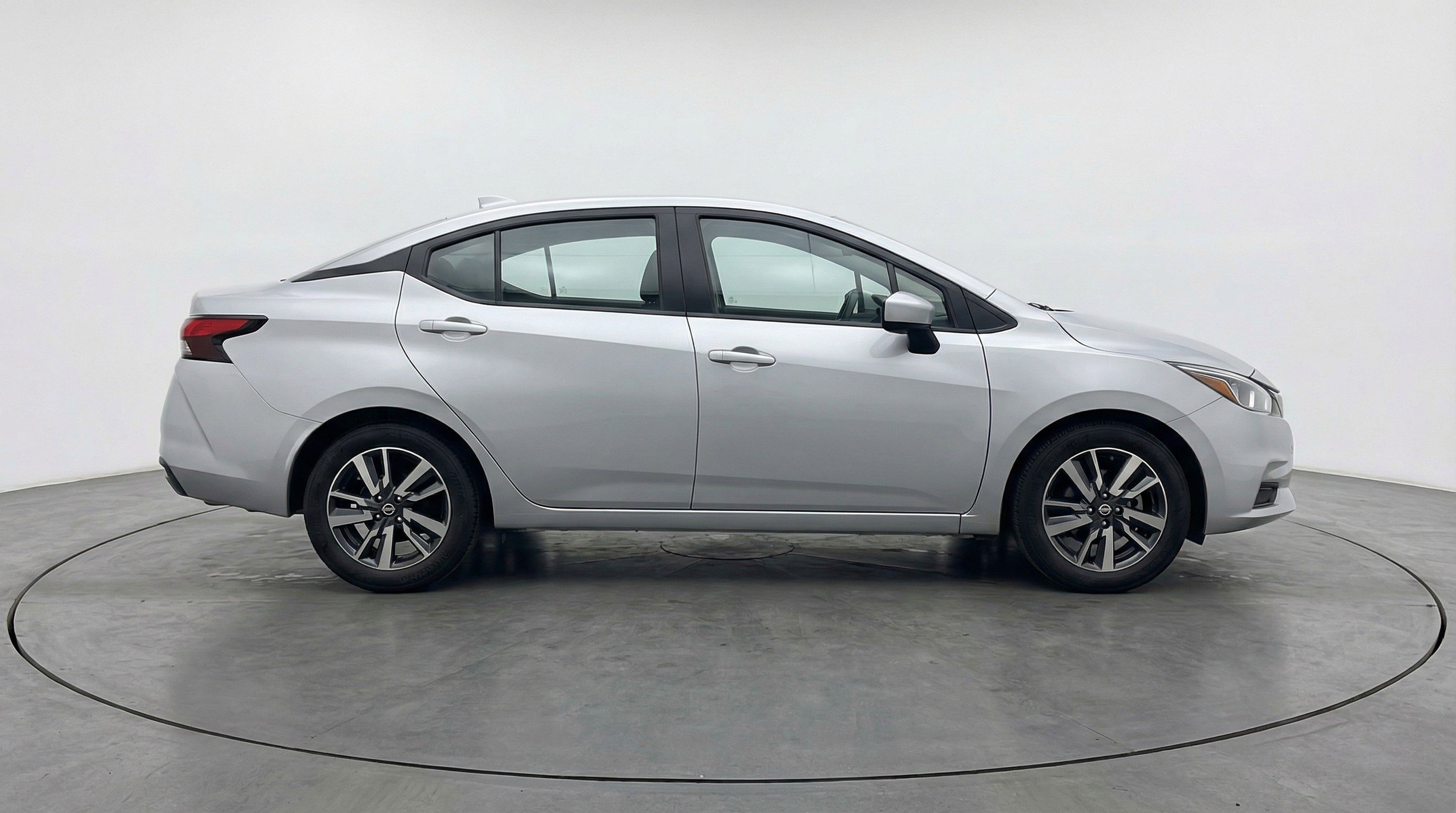 Used 2025 Nissan Versa SV FWD image 11