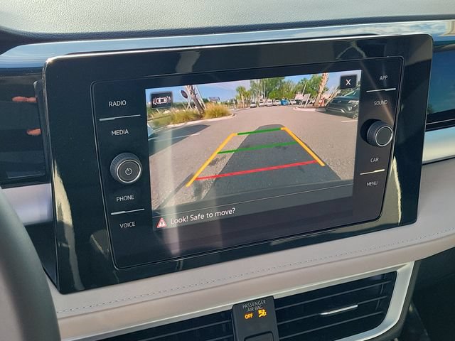 Used 2025 Volkswagen Taos SE FWD image 23