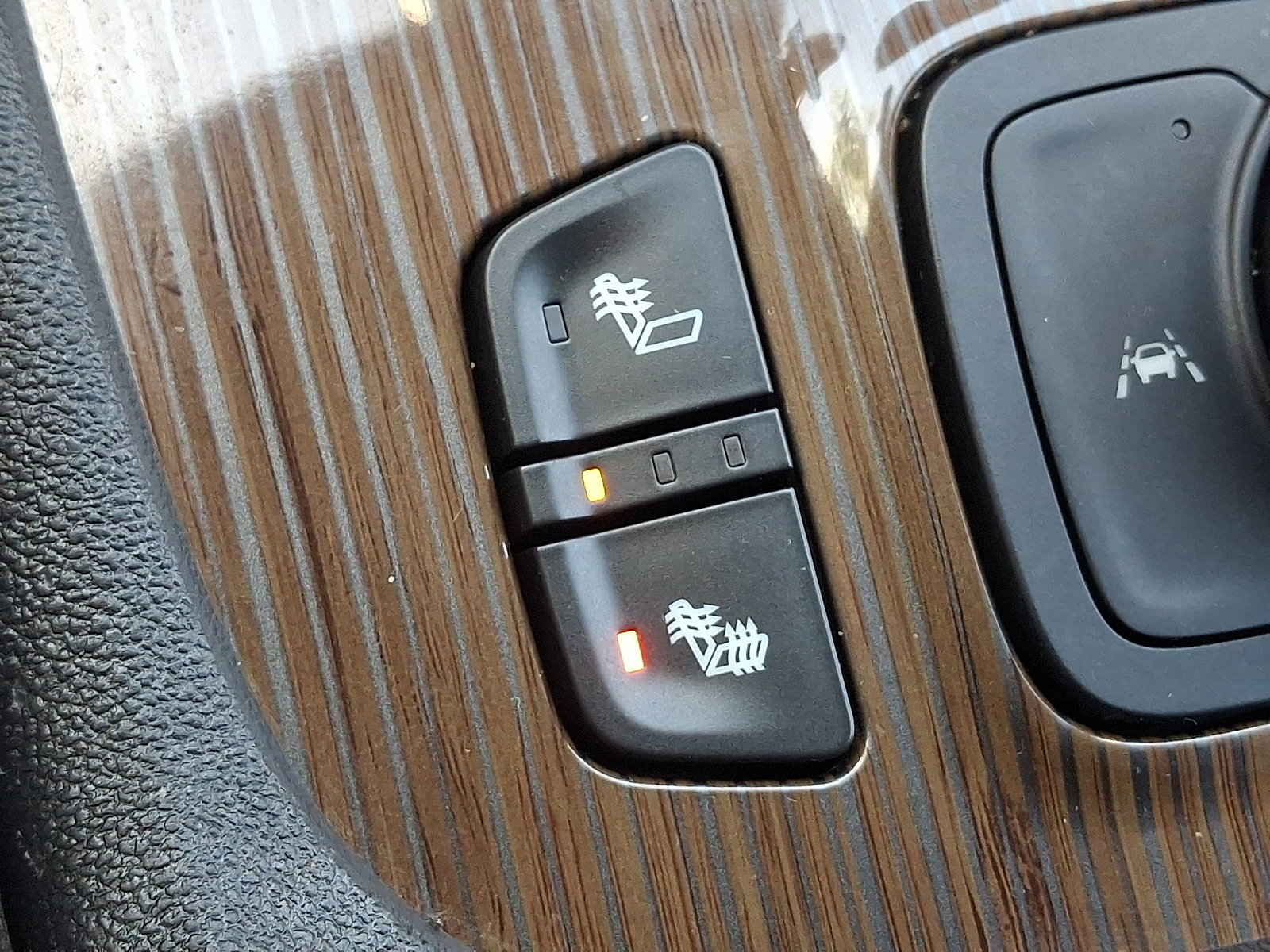 Used 2023 GMC Acadia SLE w/ Driver Convenience Package image 24