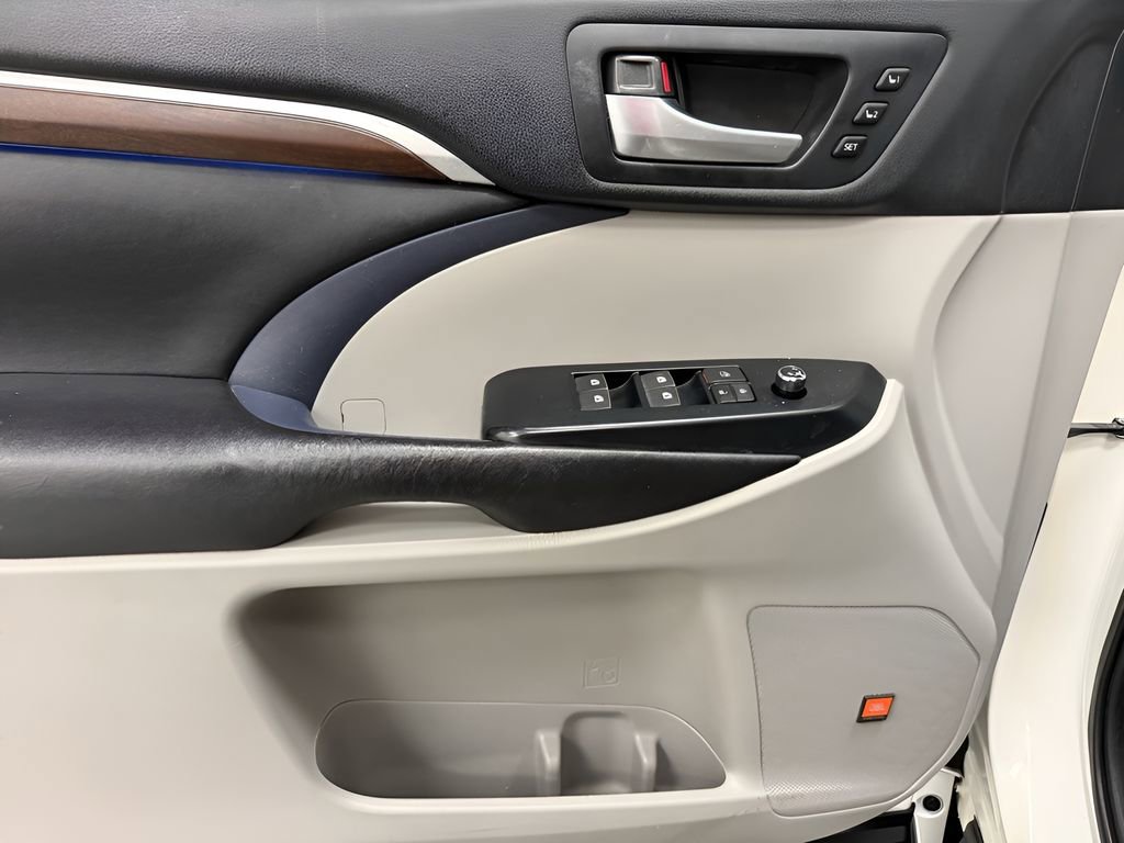 Used 2015 Toyota Highlander Limited image 10