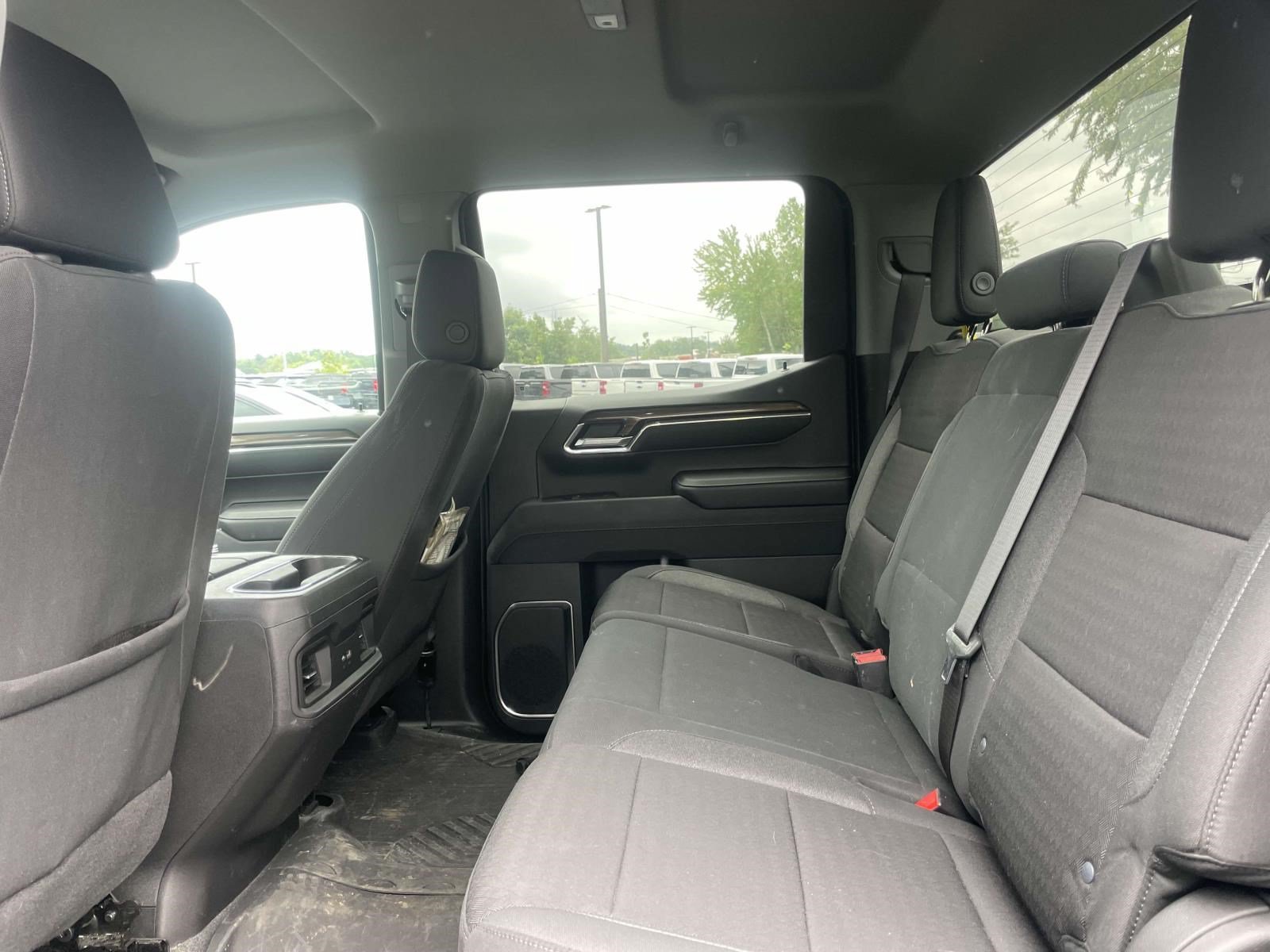 Used 2023 Chevrolet Silverado 1500 LT Trail Boss w/ LPO, Dark Essentials Package AWD/4WD image 9