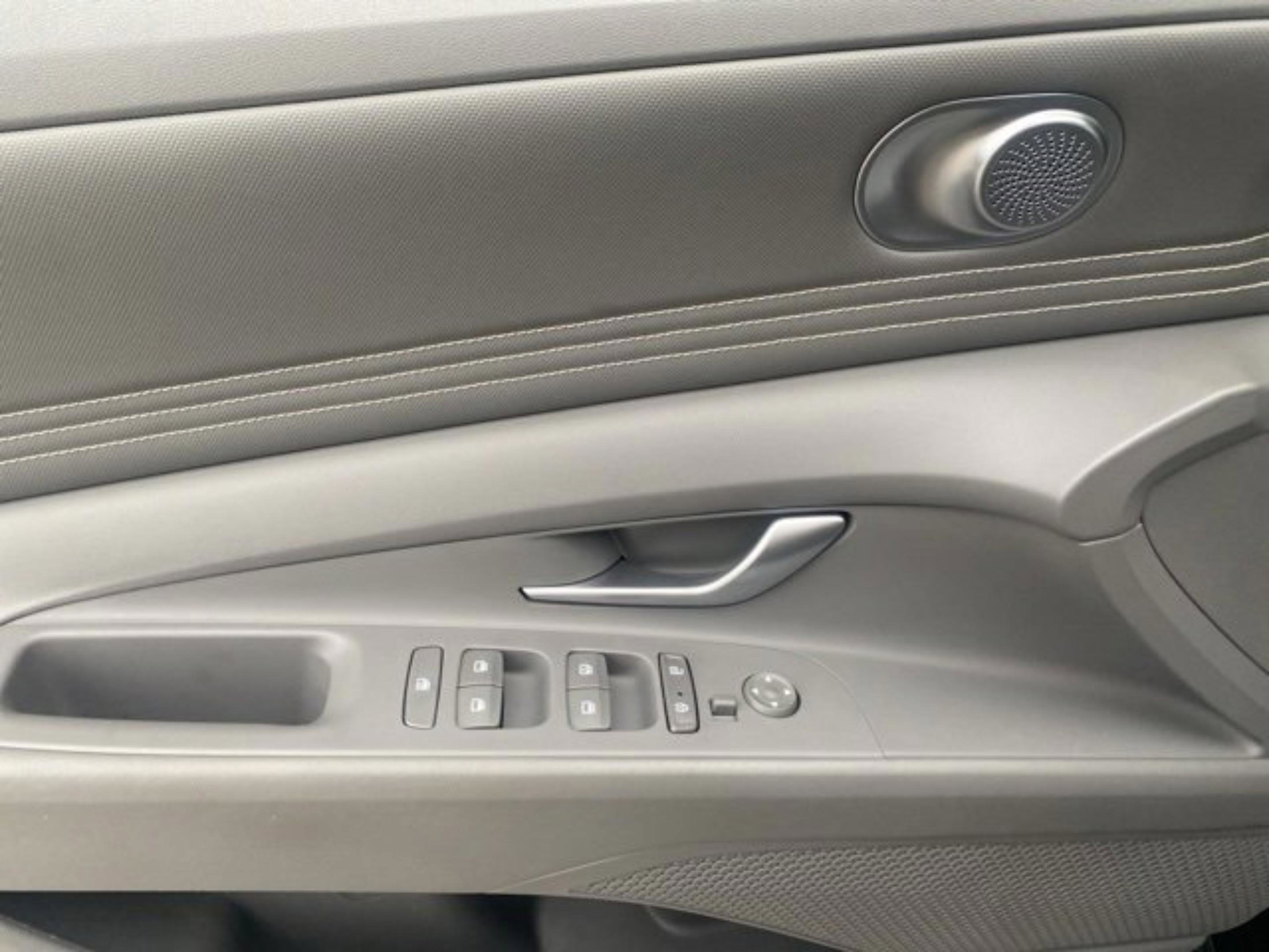 Used 2023 Hyundai Elantra SEL w/ Convenience Package image 14