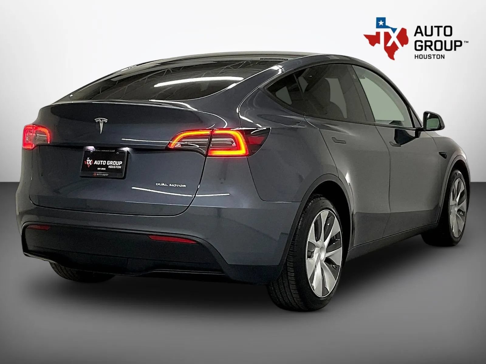 Used 2023 Tesla Model Y Long Range AWD/4WD image 5