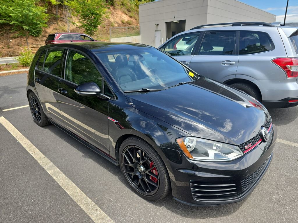 Used 2016 Volkswagen Golf 4-Door FWD image 1