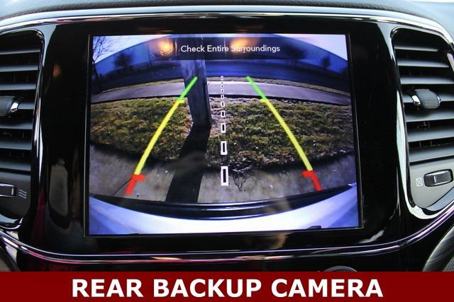 Used 2019 Jeep Grand Cherokee Altitude image 14