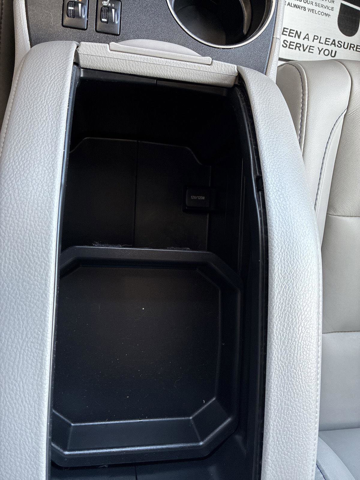 Used 2019 Toyota Highlander XLE AWD/4WD image 28