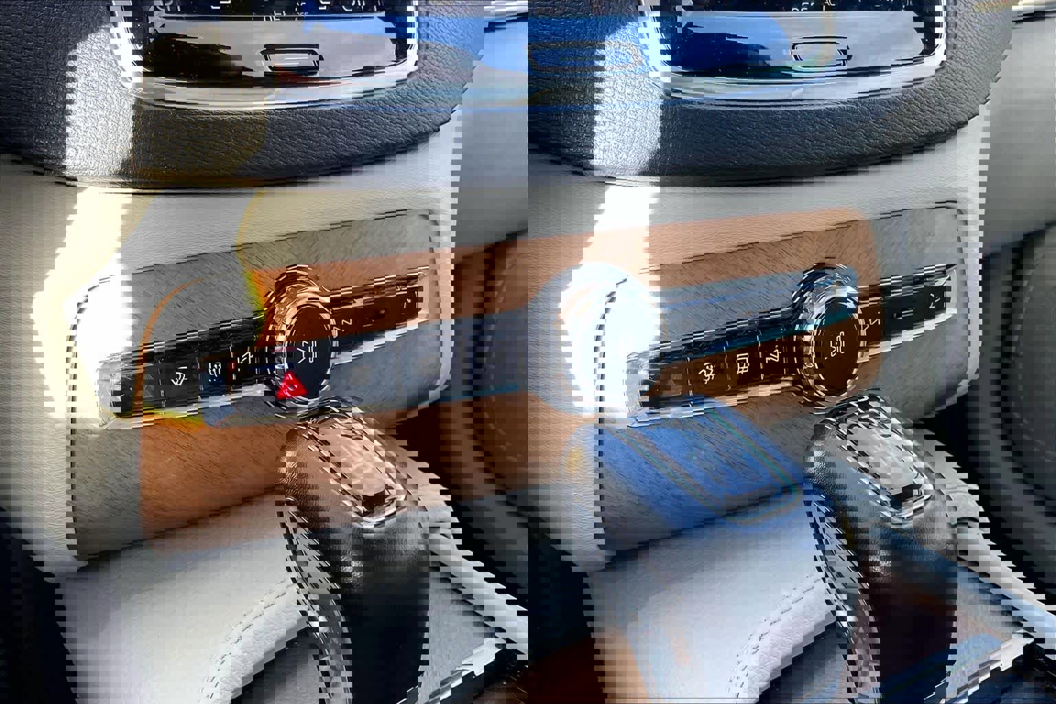 Used 2021 Volvo XC90 T5 Momentum w/ Protection Package Premier image 34