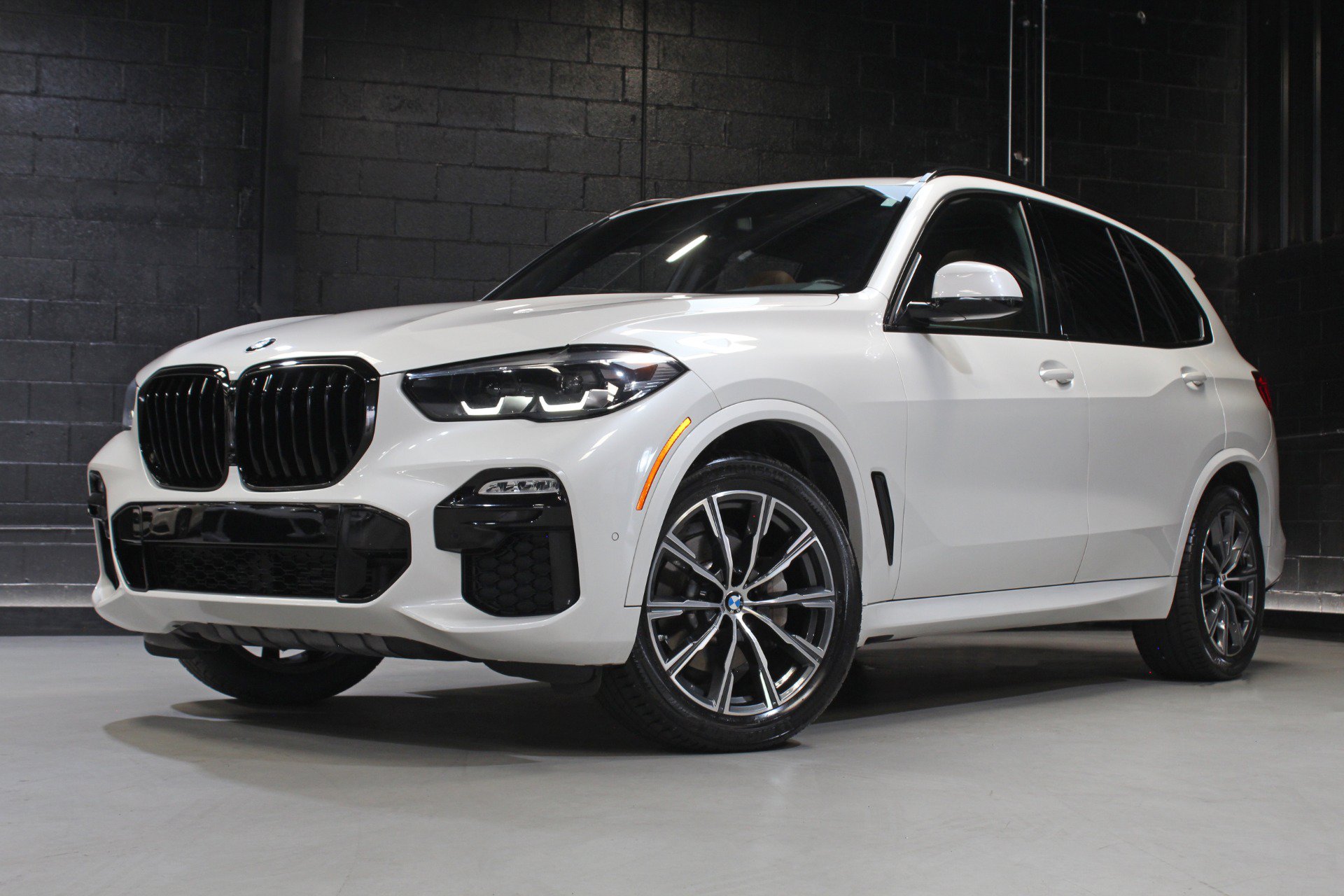Used 2021 BMW X5 xDrive40i w/ M Sport Package AWD/4WD image 72