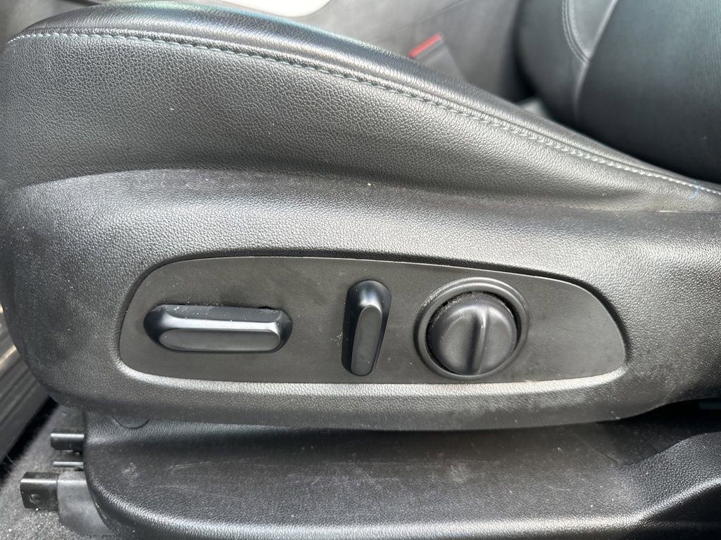 Used 2019 Chevrolet Blazer LT w/ Sun and Wheels Package FWD image 17