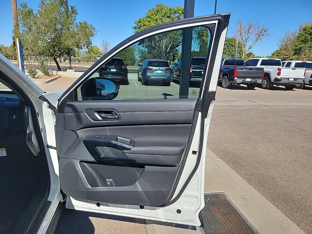 New 2025 Nissan Pathfinder S image 17