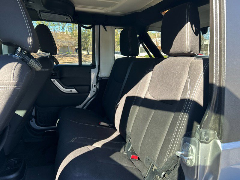 Used 2016 Jeep Wrangler Unlimited Sahara w/ Connectivity Group image 16