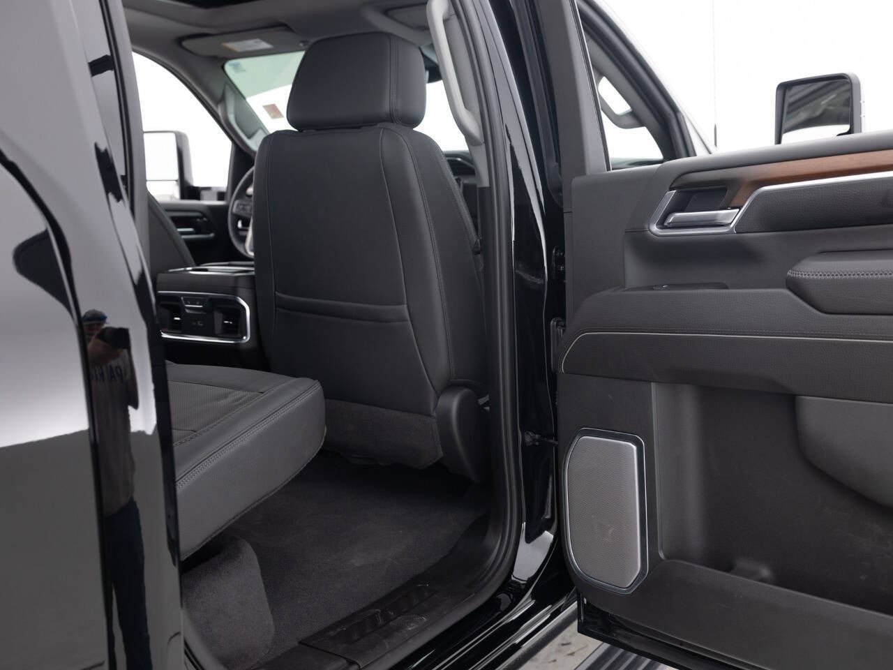 Used 2025 GMC Sierra 2500 Denali w/ Denali Reserve Package AWD/4WD image 41