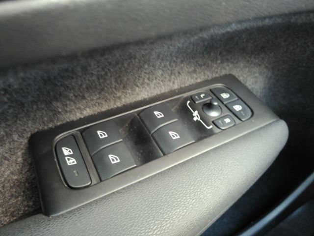 Used 2022 Volvo XC40 P8 Recharge Plus AWD/4WD image 34