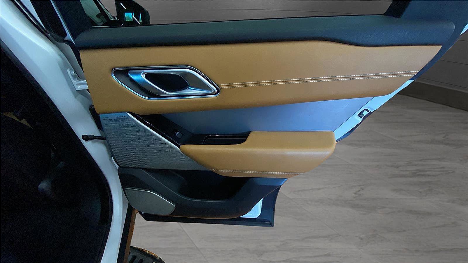 Used 2021 Land Rover Range Rover Velar R-Dynamic HSE image 32