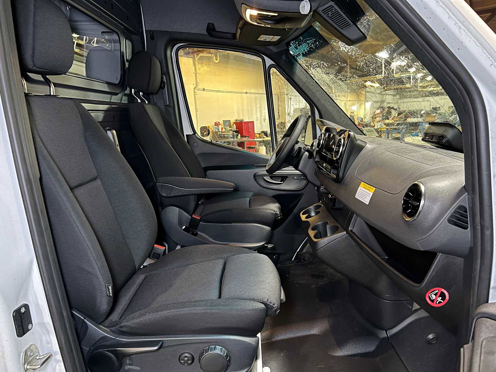 Used 2025 Mercedes-Benz Sprinter 2500 image 11