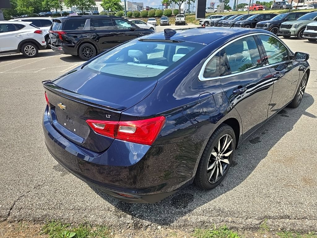 Used 2017 Chevrolet Malibu LT FWD image 3