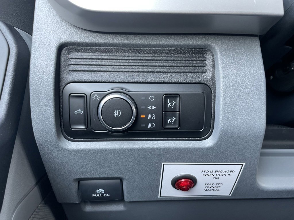 New 2025 Ford F550 4x4 SuperCab Super Duty image 51