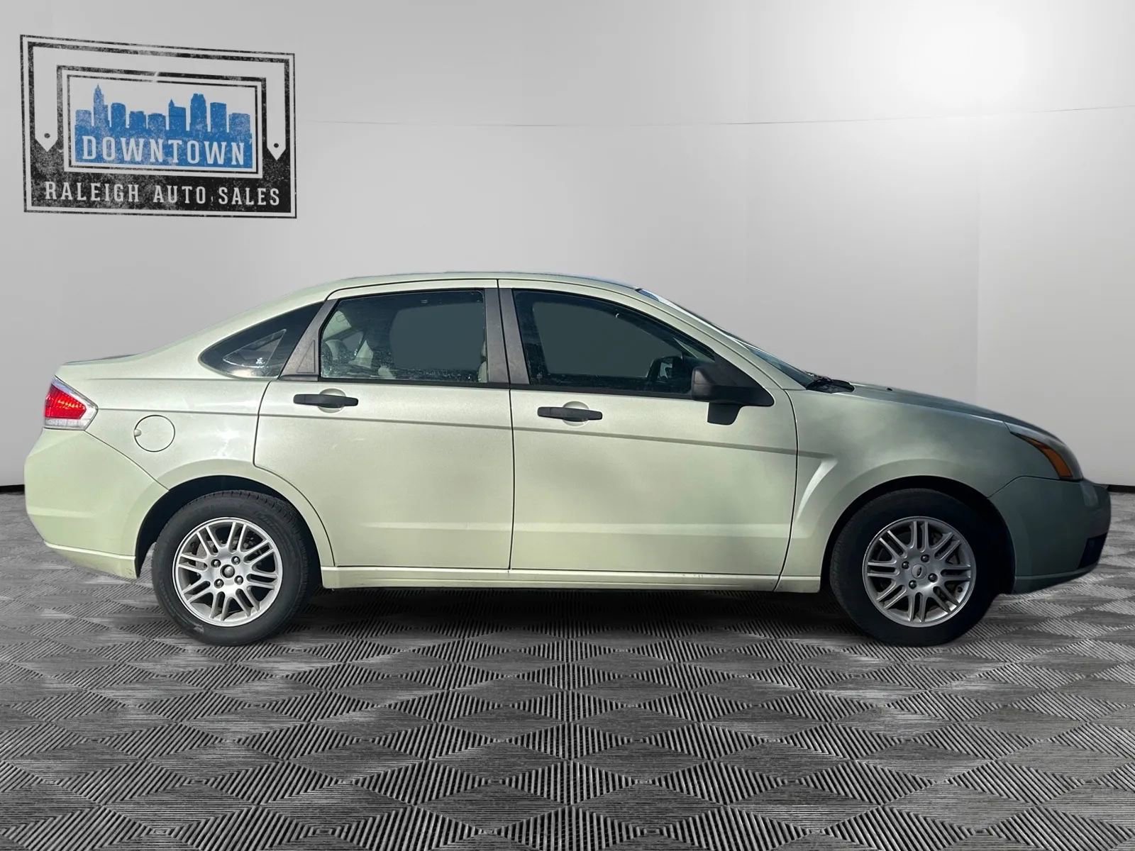 Used 2011 Ford Focus SE image 5