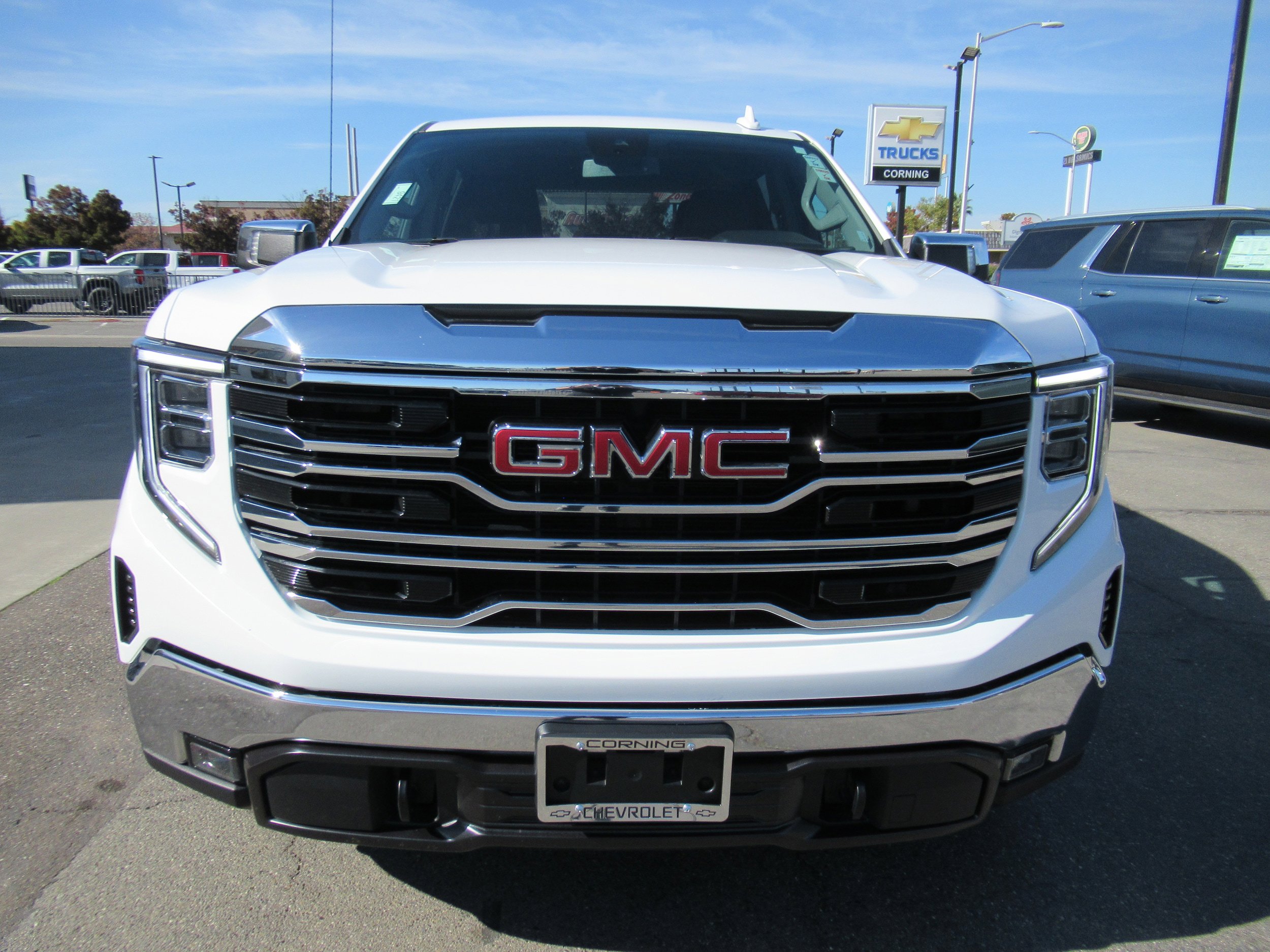 Used 2024 GMC Sierra 1500 SLT AWD/4WD image 2