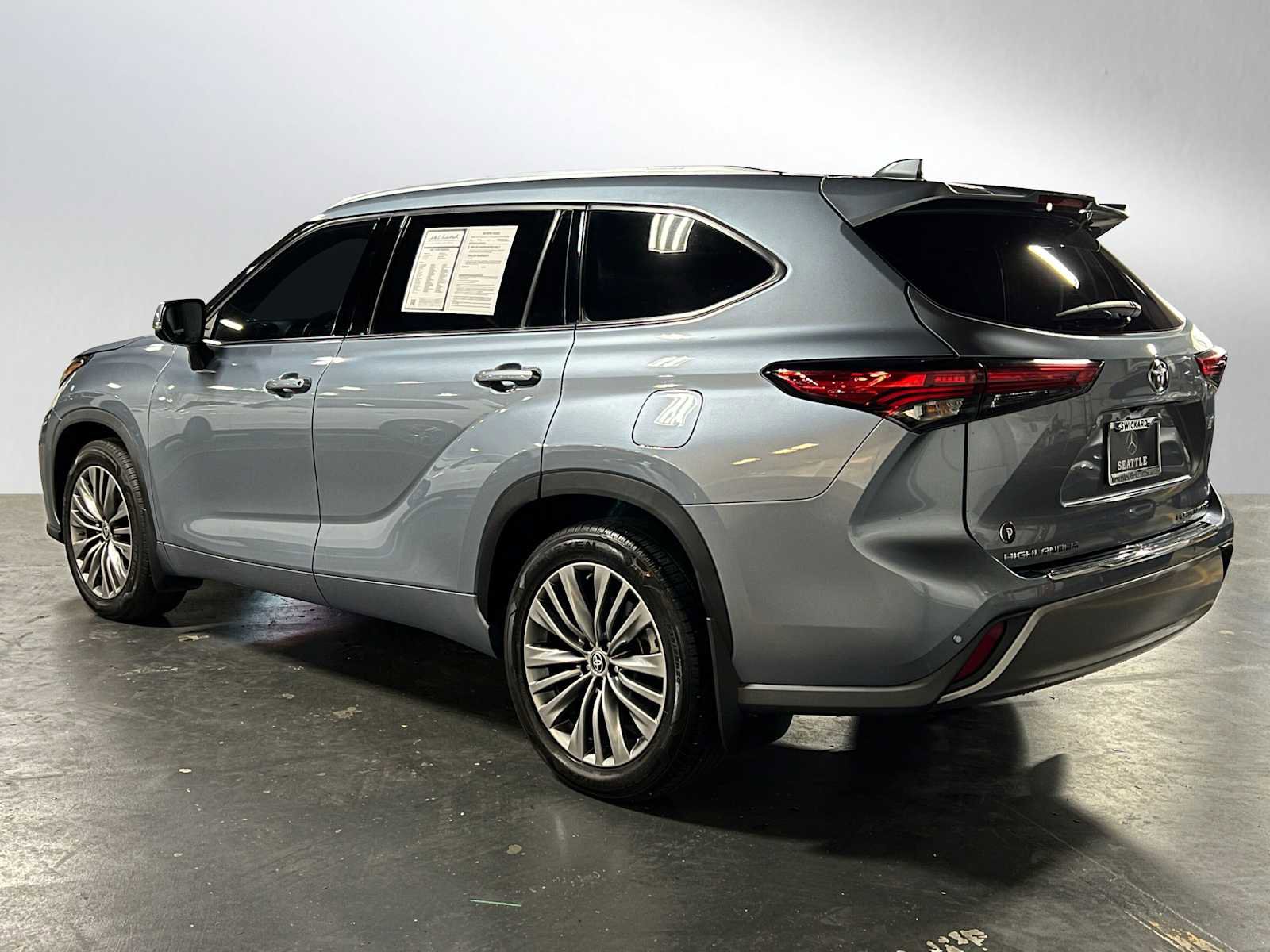 Used 2021 Toyota Highlander Platinum image 5