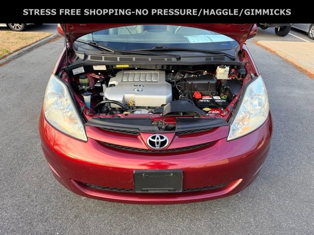 Used 2010 Toyota Sienna XLE image 10