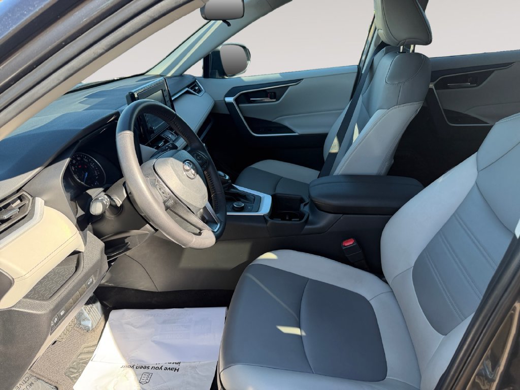 Used 2022 Toyota RAV4 XLE Premium AWD/4WD image 9