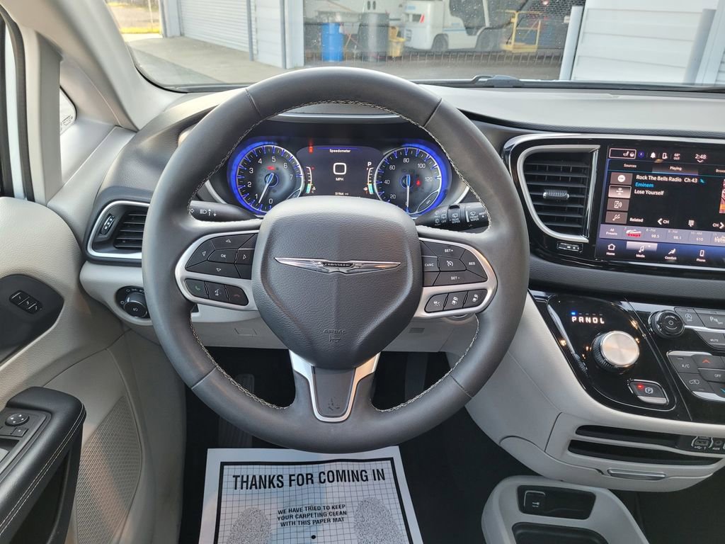 Used 2024 Chrysler Pacifica Touring-L image 17