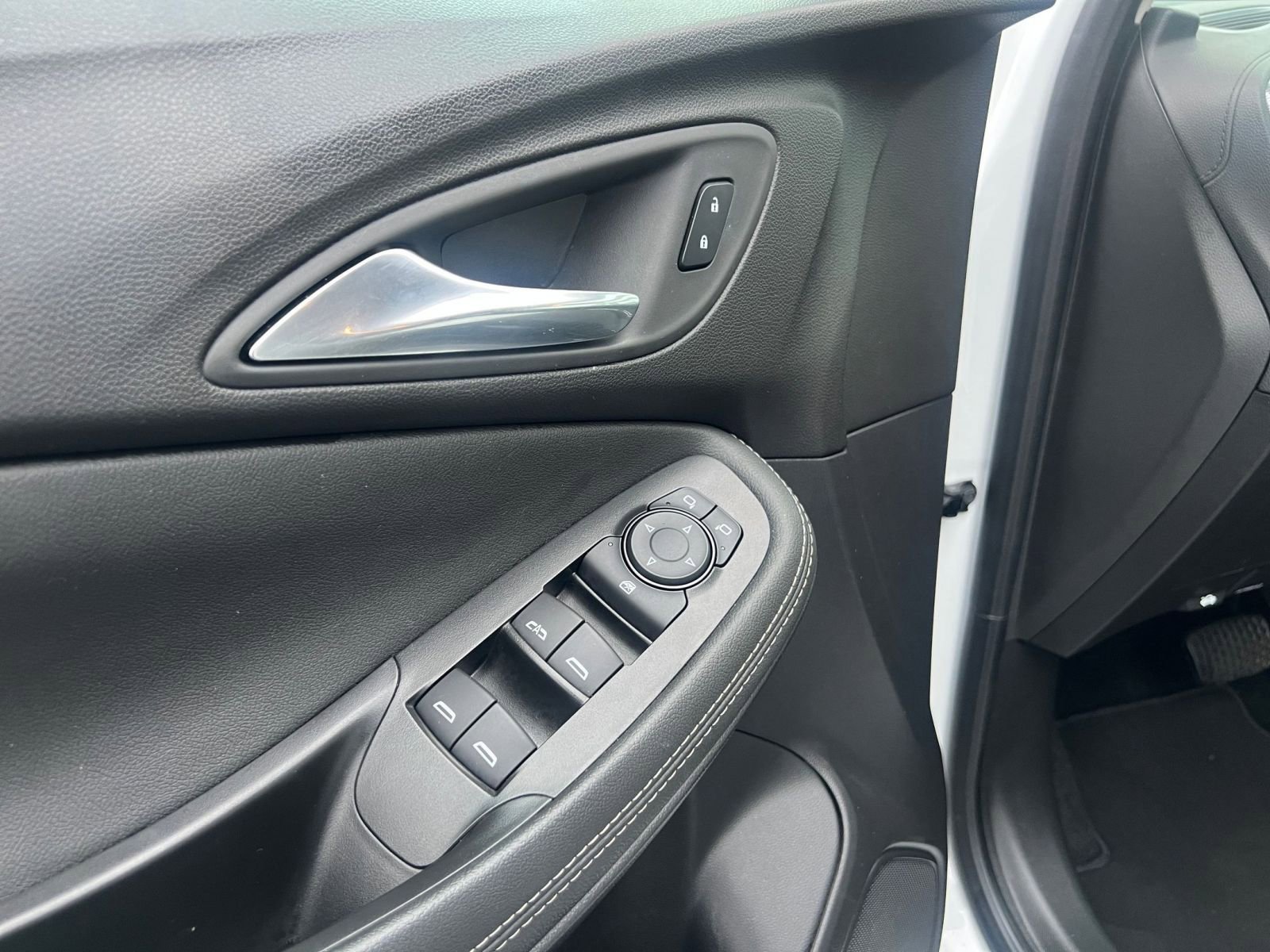 Used 2025 Buick Encore GX Preferred image 20