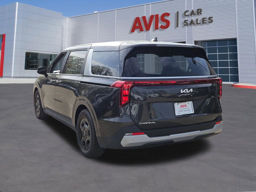 Used 2025 Kia Carnival image 3