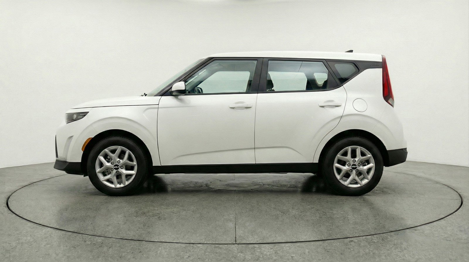 Used 2025 Kia Soul LX w/ LX Technology Package FWD image 3
