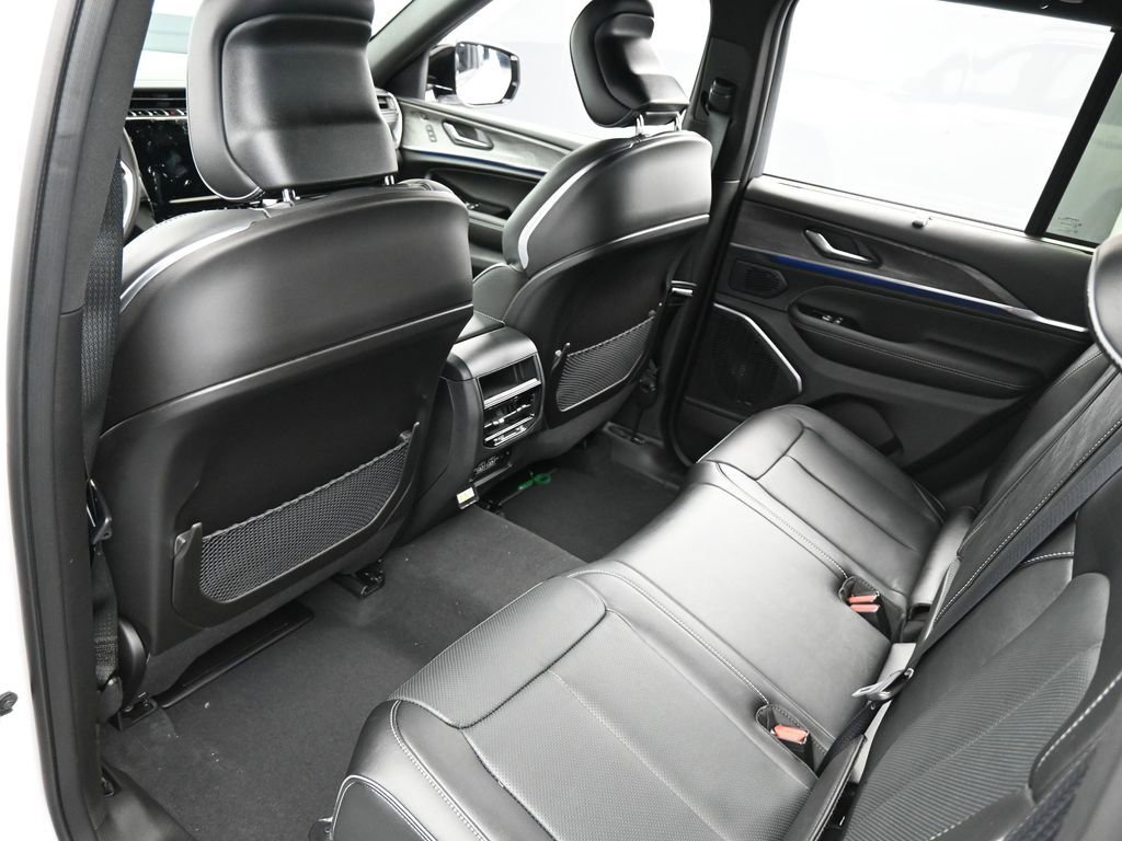 Used 2024 Jeep Grand Cherokee Overland w/ Luxury Tech Group IV image 25