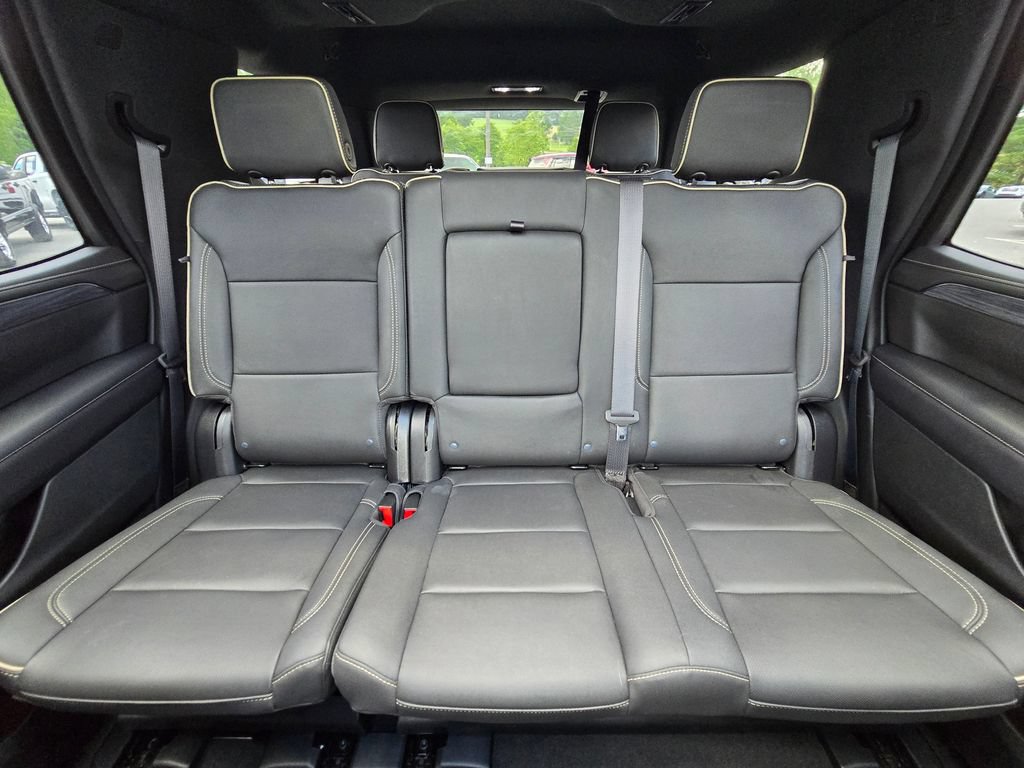 Used 2023 GMC Yukon SLT AWD/4WD image 45