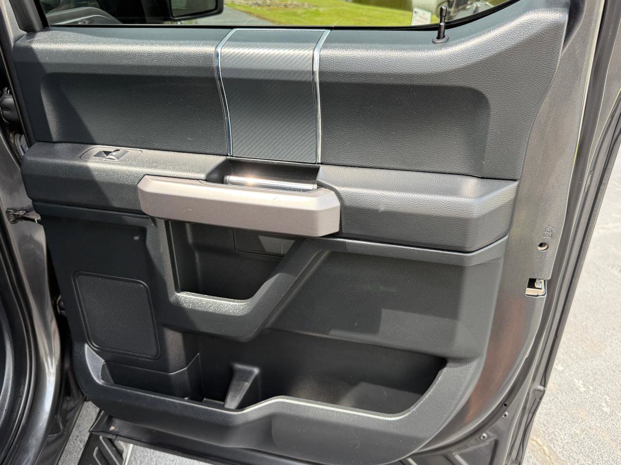 Used 2019 Ford F150 XLT w/ Equipment Group 302A Luxury AWD/4WD image 16