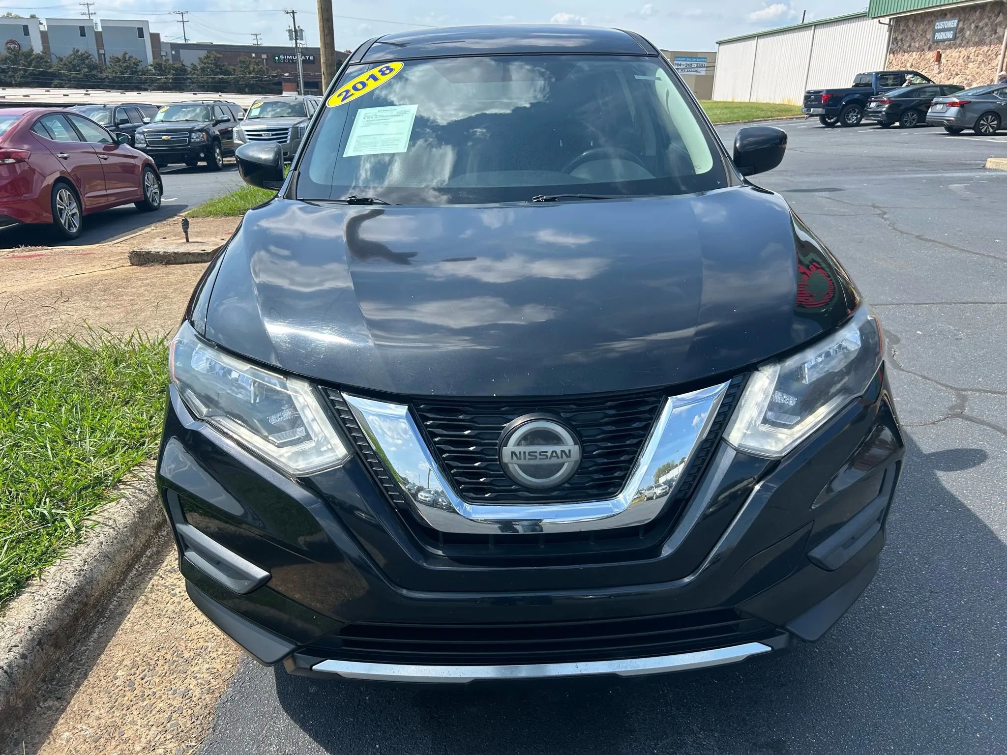 Used 2018 Nissan Rogue S image 2
