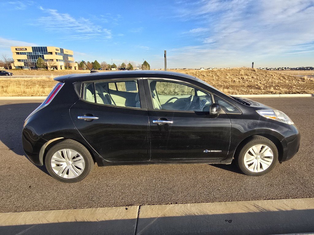 Used 2014 Nissan Leaf SV w/ LED & Quick Charge Package image 6