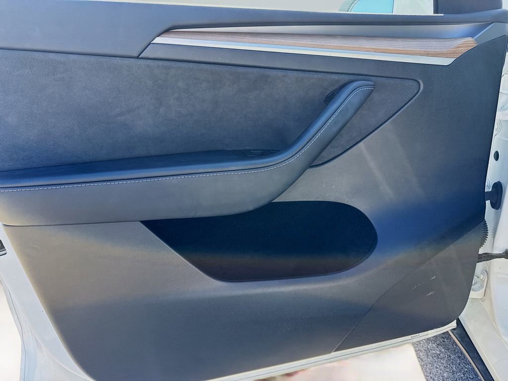 Used 2023 Tesla Model Y Long Range image 22