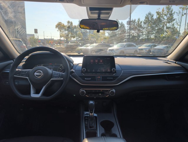 Used 2025 Nissan Altima 2.5 SV FWD image 22